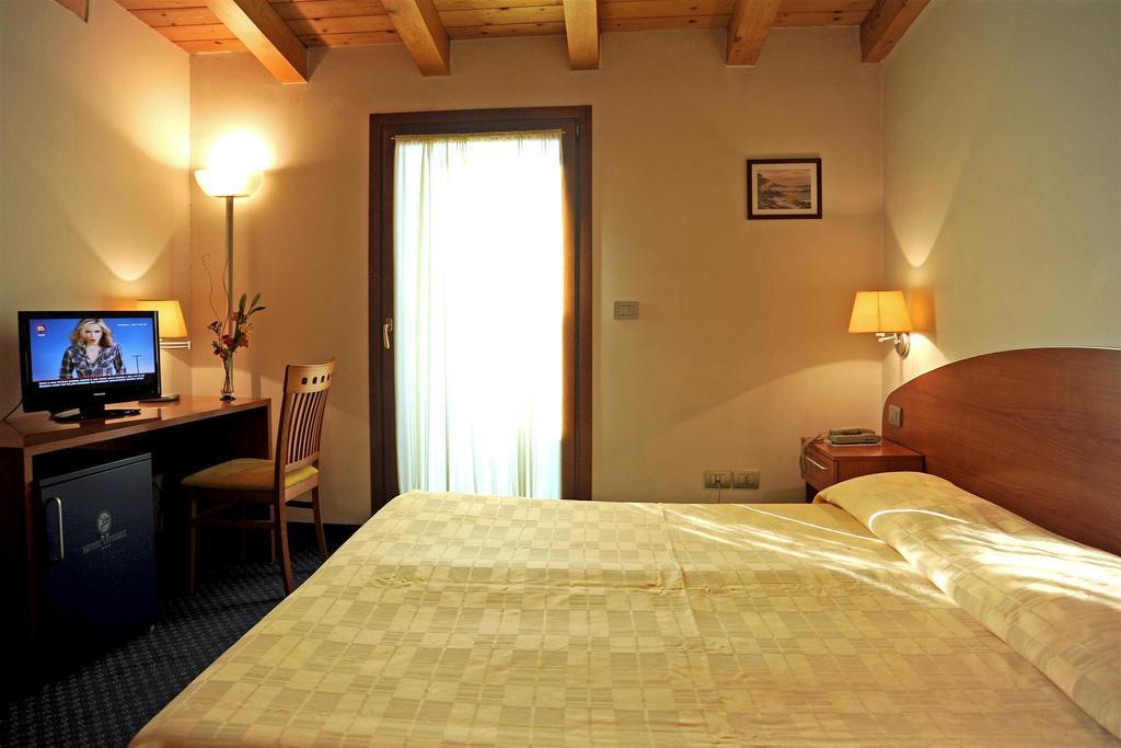 Hotel Vittoria San Giórgio di Nogaro Kamer foto
